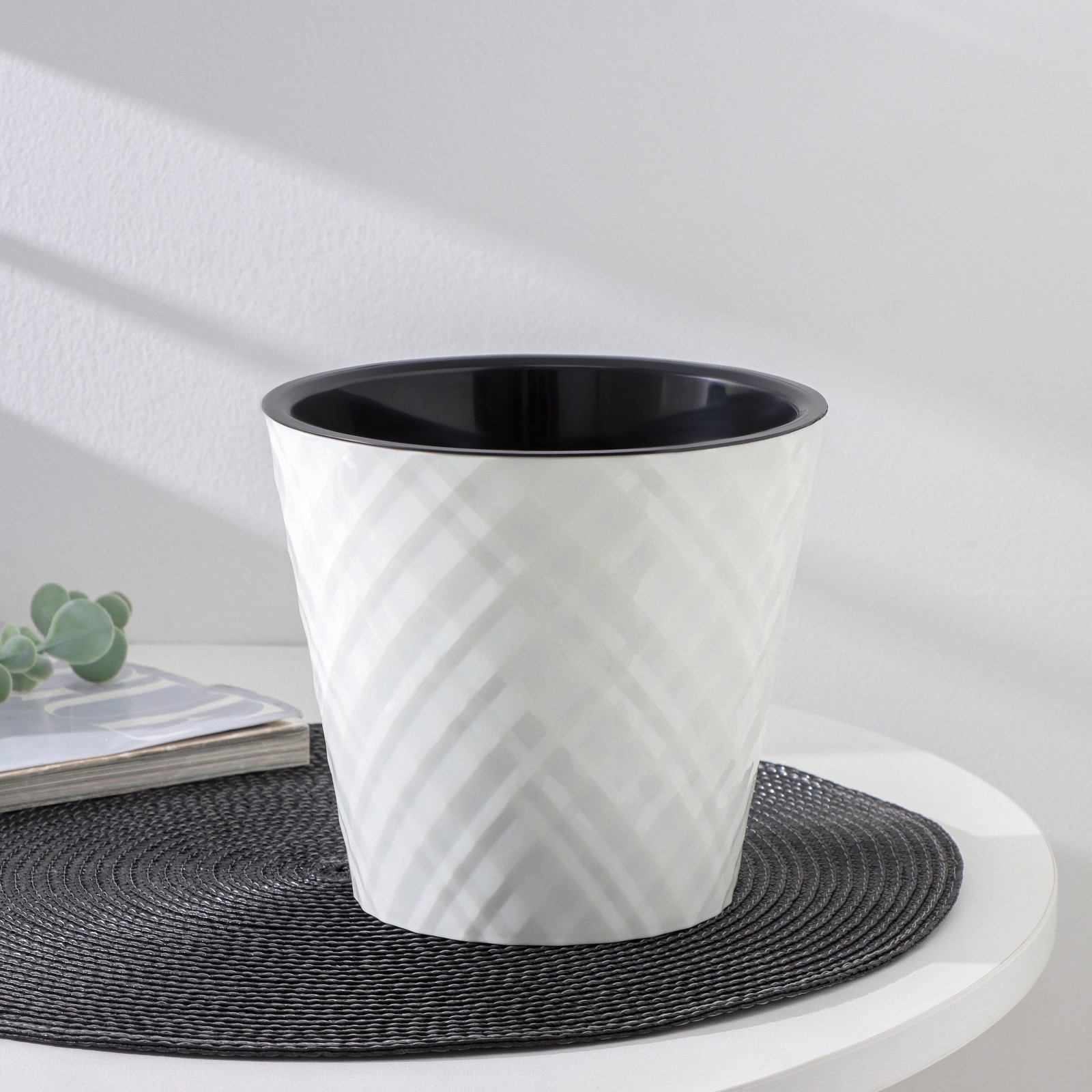 Кашпо пластм. "Manhattan"  3,3л d верха 190мм h177мм со вставкой Бел. жасмин IG670210048 *1/9