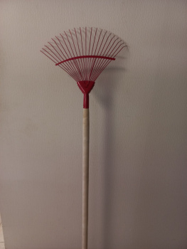 Грабли веерные 22-зуб проволочные крашенные усиленные с черенком Н.Новгород *10